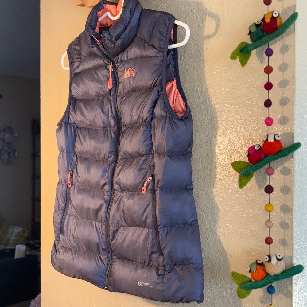 EUC women's REI Co-op Stratocloud down vest in Dark Gray with peachy pink - Picture 6 of 11
